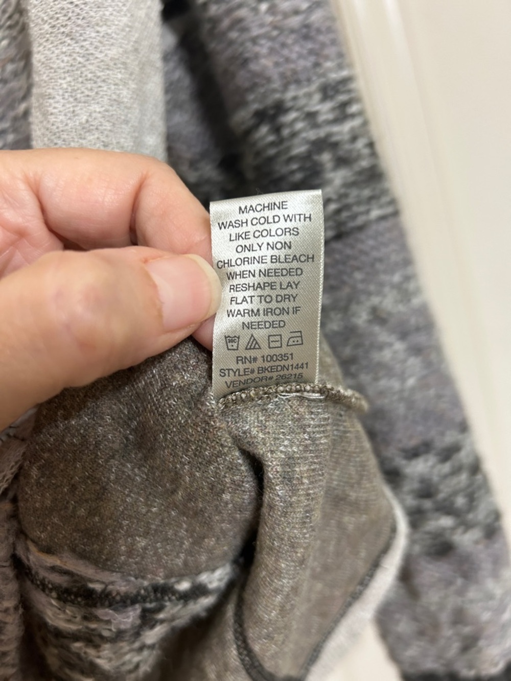 Lightweight Gray Striped V Neck Sweater Summer Beach Vibes Exposed Seams - Picture 3 of 14
